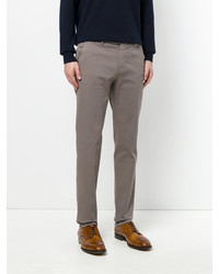 Серые брюки чинос от Berwich