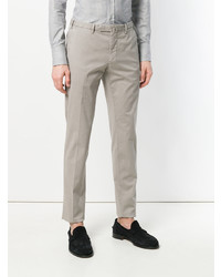 Серые брюки чинос от Dell'oglio