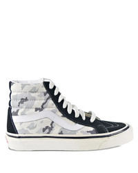 Серые высокие кеды с камуфляжным принтом