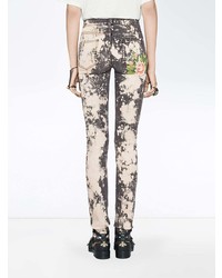 Серые джинсы скинни с принтом от Gucci