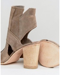 Серые замшевые ботильоны с вырезом от Free People