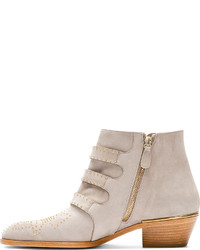 Серые замшевые ботильоны с украшением от Chloé