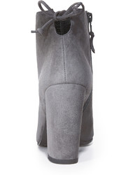 Серые замшевые ботильоны от Stuart Weitzman