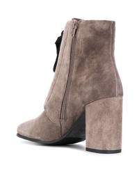 Серые замшевые ботильоны от Kennel + Schmenger