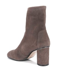 Серые замшевые ботильоны от Stuart Weitzman