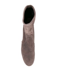 Серые замшевые ботильоны от Stuart Weitzman