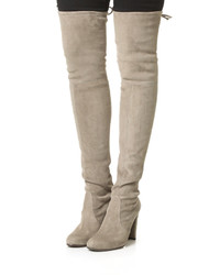 Серые замшевые ботфорты от Stuart Weitzman