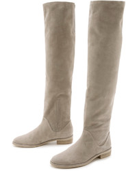 Серые замшевые ботфорты от Stuart Weitzman