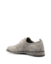 Серые замшевые туфли дерби от Officine Creative