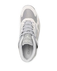 Мужские серые кроссовки от Mizuno