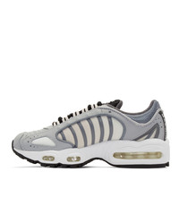 Женские серые кроссовки от Nike