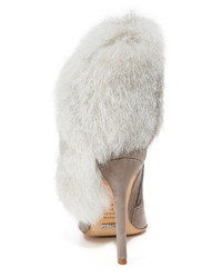 Серые меховые ботильоны от Schutz
