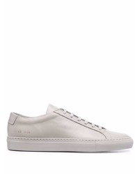 Мужские серые низкие кеды от Common Projects