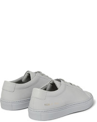 Мужские серые низкие кеды от Common Projects