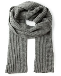 Серый вязаный шарф