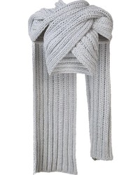 Женский серый вязаный шарф от Christian Siriano