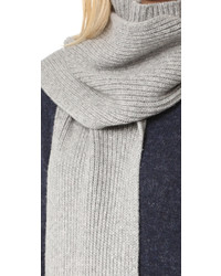 Женский серый вязаный шарф от Acne Studios