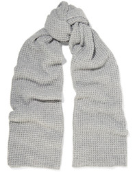 Женский серый вязаный шарф от Madeleine Thompson