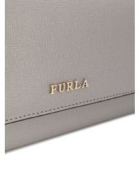 Серый кожаный клатч от Furla