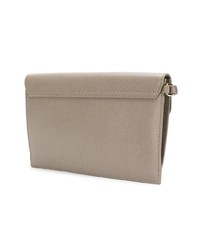 Серый кожаный клатч от Furla
