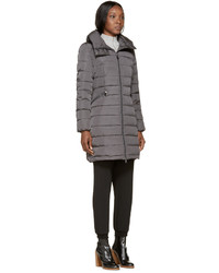 Женский серый пуховик от Moncler