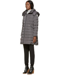 Женский серый пуховик от Moncler