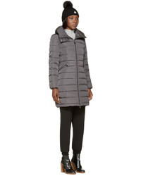 Женский серый пуховик от Moncler