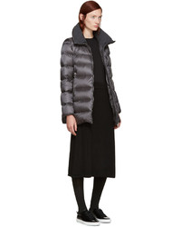 Женский серый пуховик от Moncler