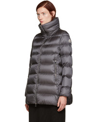 Женский серый пуховик от Moncler