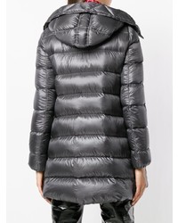 Женский серый пуховик от Moncler