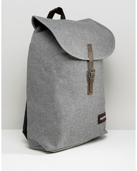 Женский серый рюкзак из плотной ткани от Eastpak