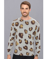 Серый свитер с круглым вырезом с леопардовым принтом
