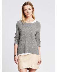 Серый стеганый короткий свитер