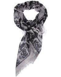 Женский серый шелковый шарф с леопардовым принтом от Alexander McQueen