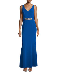 Синее вечернее платье с украшением