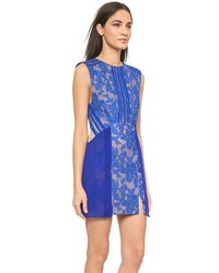 Синее кружевное платье прямого кроя от Three floor