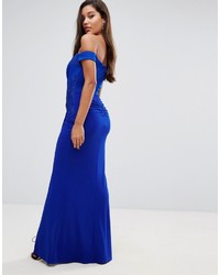 Синее кружевное платье с открытыми плечами от Lipsy