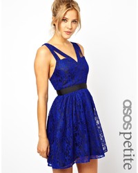 Синее кружевное платье с плиссированной юбкой от Asos Petite