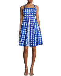 Синее платье в горошек