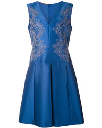 Синее платье с вышивкой от Alberta Ferretti