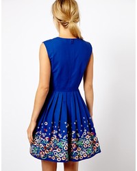 Синее платье с плиссированной юбкой с цветочным принтом от Asos