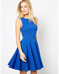Синее платье с плиссированной юбкой от Closet