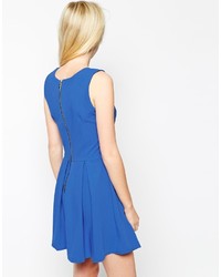 Синее платье с плиссированной юбкой от Wal G