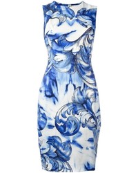 Синее платье с принтом от Versace