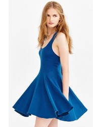 Синее платье с пышной юбкой