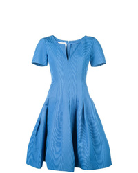 Синее платье с пышной юбкой от Oscar de la Renta