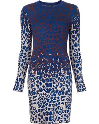 Синее платье-футляр с леопардовым принтом от Lanvin