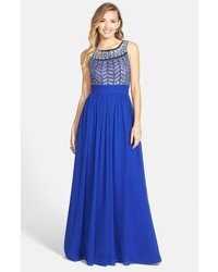 Синее шифоновое вечернее платье с украшением