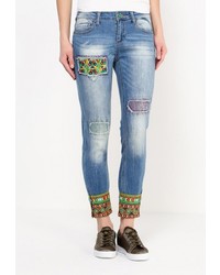 Синие джинсы-бойфренды от Desigual