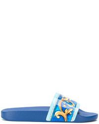 Синие кожаные сандалии на плоской подошве с принтом от Dolce & Gabbana